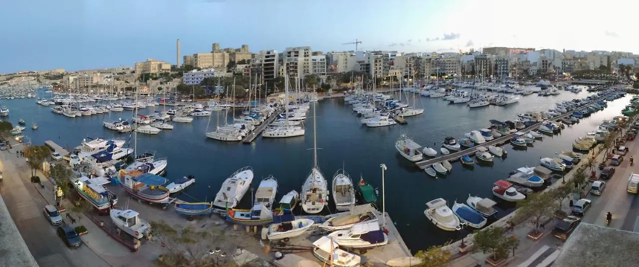 2 Bedroom, Central And Spacious Apartment With Sea View - 2 ムサイダ