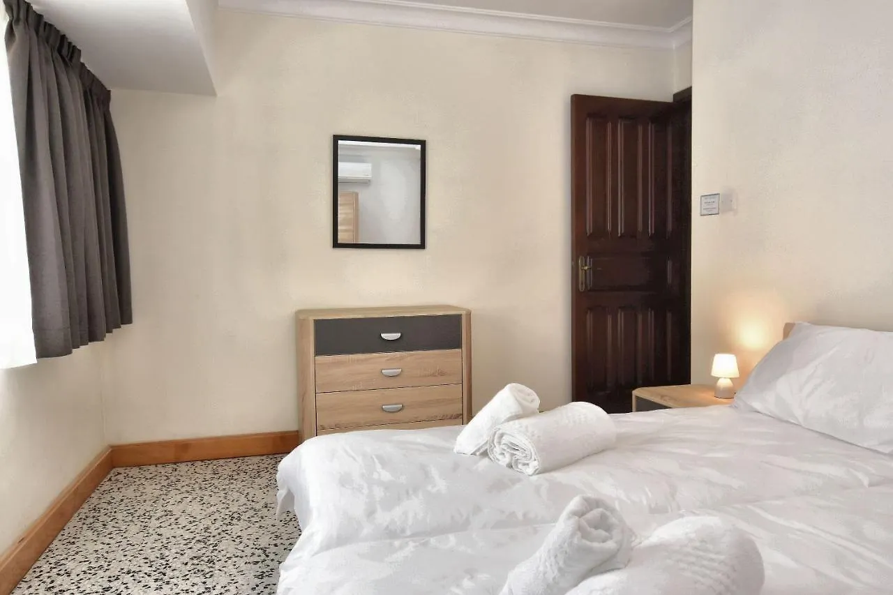 2 Bedroom, Central And Spacious Apartment With Sea View - 2 ムサイダ